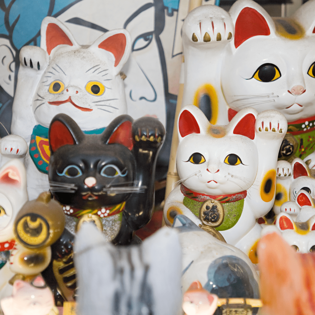 Le Maneki Neko, une statuette porte-bonheur : Le pouvoir mystique des chats