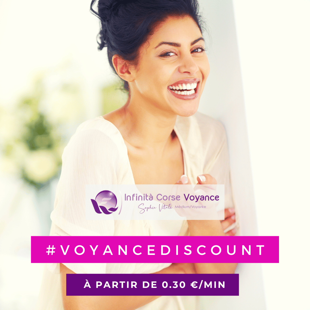 Femme souriante représentant une voyante Marseille de confiance – Infinita Corse Voyance propose des consultations audiotel discount à partir de 0,30€/min sans carte bancaire.