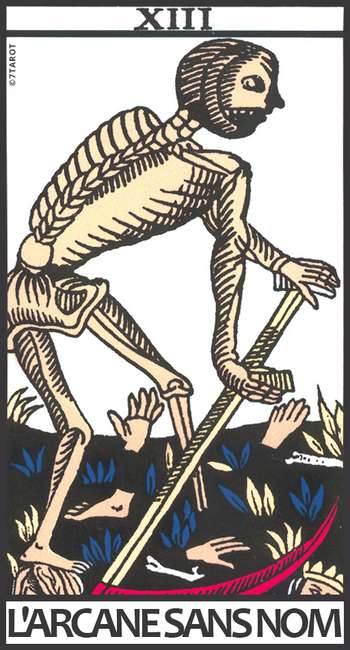 Carte de l’arcane sans nom, treizième lame du Tarot de Marseille, montrant un squelette tenant une faux, symbole de fin de cycle et de renouveau dans un tirage en croix