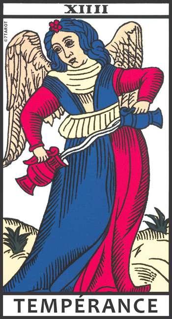 Carte de La Tempérance dans le Tarot de Marseille, montrant un ange qui transvase de l’eau d’une cruche à l’autre, utilisée en tirage en croix pour illustrer l’harmonie et la conciliation