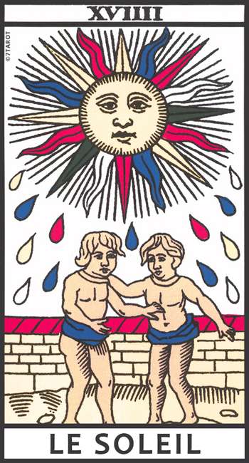 Carte du Soleil dans le Tarot de Marseille, montrant deux personnages éclairés par un grand soleil rayonnant, symbole d’épanouissement, de vérité et de bonheur partagé