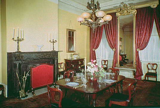 La Maison de la Mort face au Merchant's House Museum : quelle est la véritable maison la plus hantée de Manhattan ?