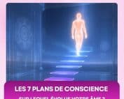 Illustration symbolique des 7 plans de conscience avec une silhouette lumineuse montant des marches vibratoires, représentant l’évolution spirituelle de l’âme.
