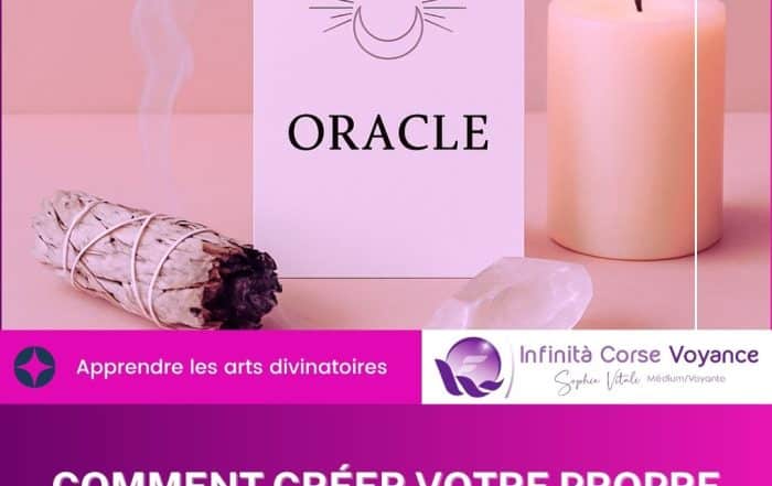 Carte oracle, bougie allumée, encens et cristal pour un rituel de création divinatoire sur fond rose spirituel — Infinita Corse Voyance.