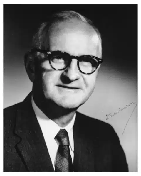 Portrait de Donald Ewen Cameron, psychiatre associé au sous-projet 68 de MK-Ultra et aux recherches sur le psychic driving