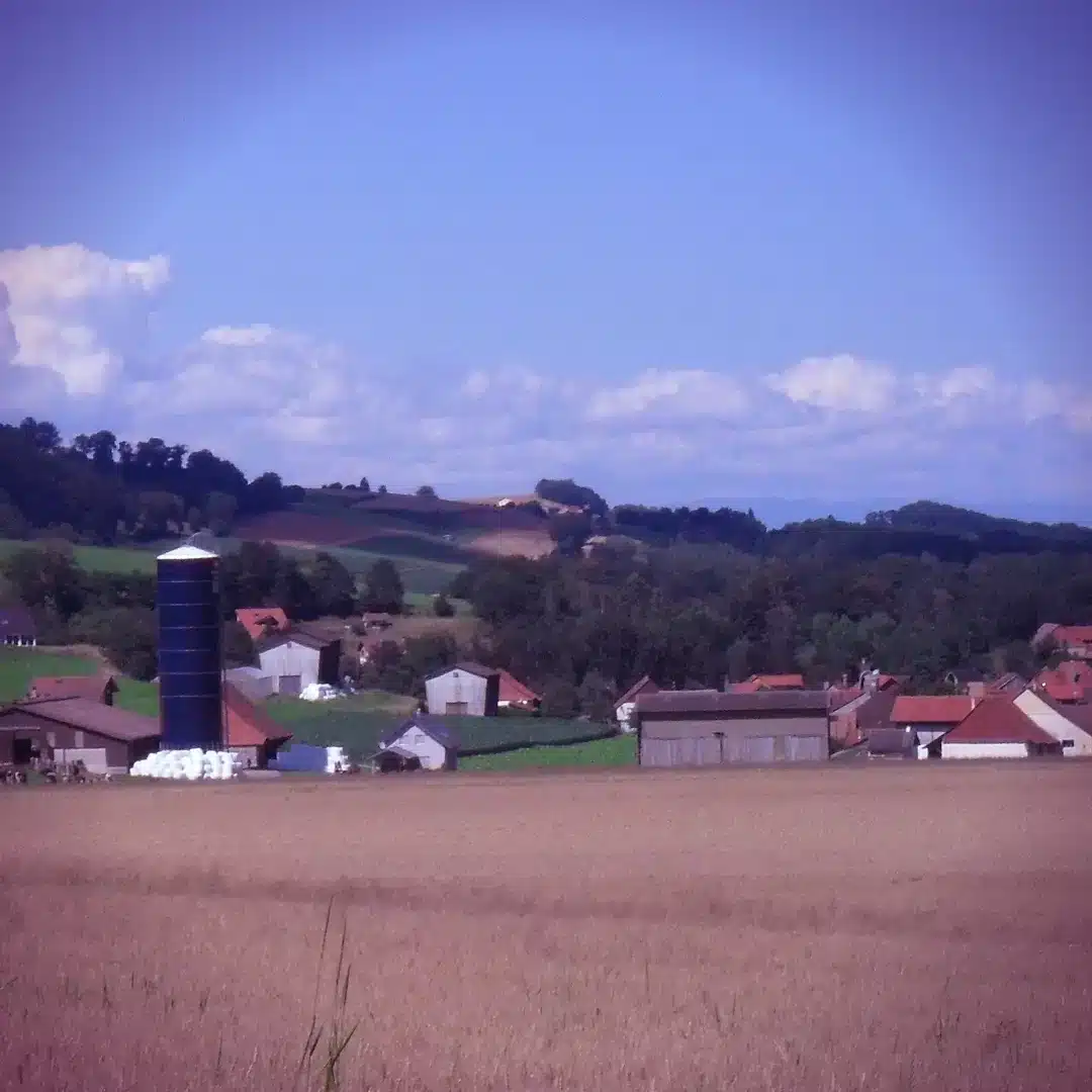 Le village de Cheiry, dans le canton de Fribourg Le village de Cheiry, dans le canton de Fribourg, où 23 membres de l'Ordre du Temple solaire sont morts en octobre 1994