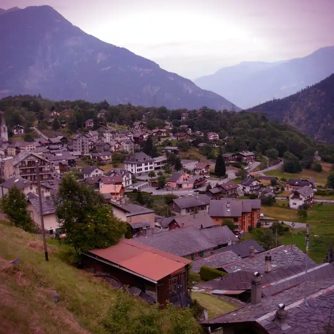 Salvan, en Valais Le village de Salvan, en Valais, près des chalets des Granges où 25 membres de l'OTS sont morts en 1994